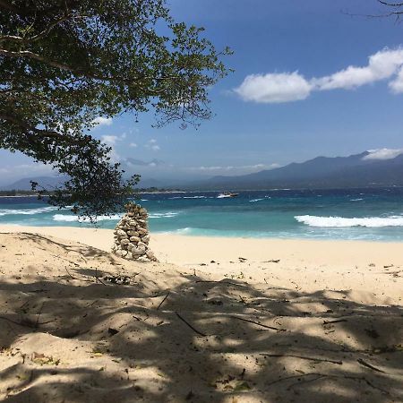 ビル マノ ビーチ バンガローズ ギリ島 エクステリア 写真