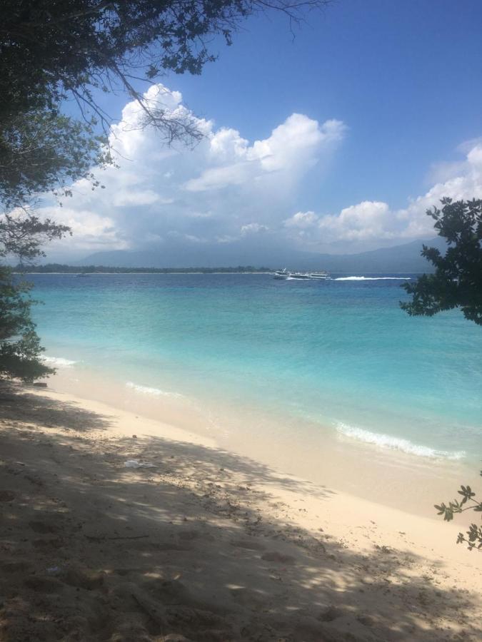 ビル マノ ビーチ バンガローズ ギリ島 エクステリア 写真
