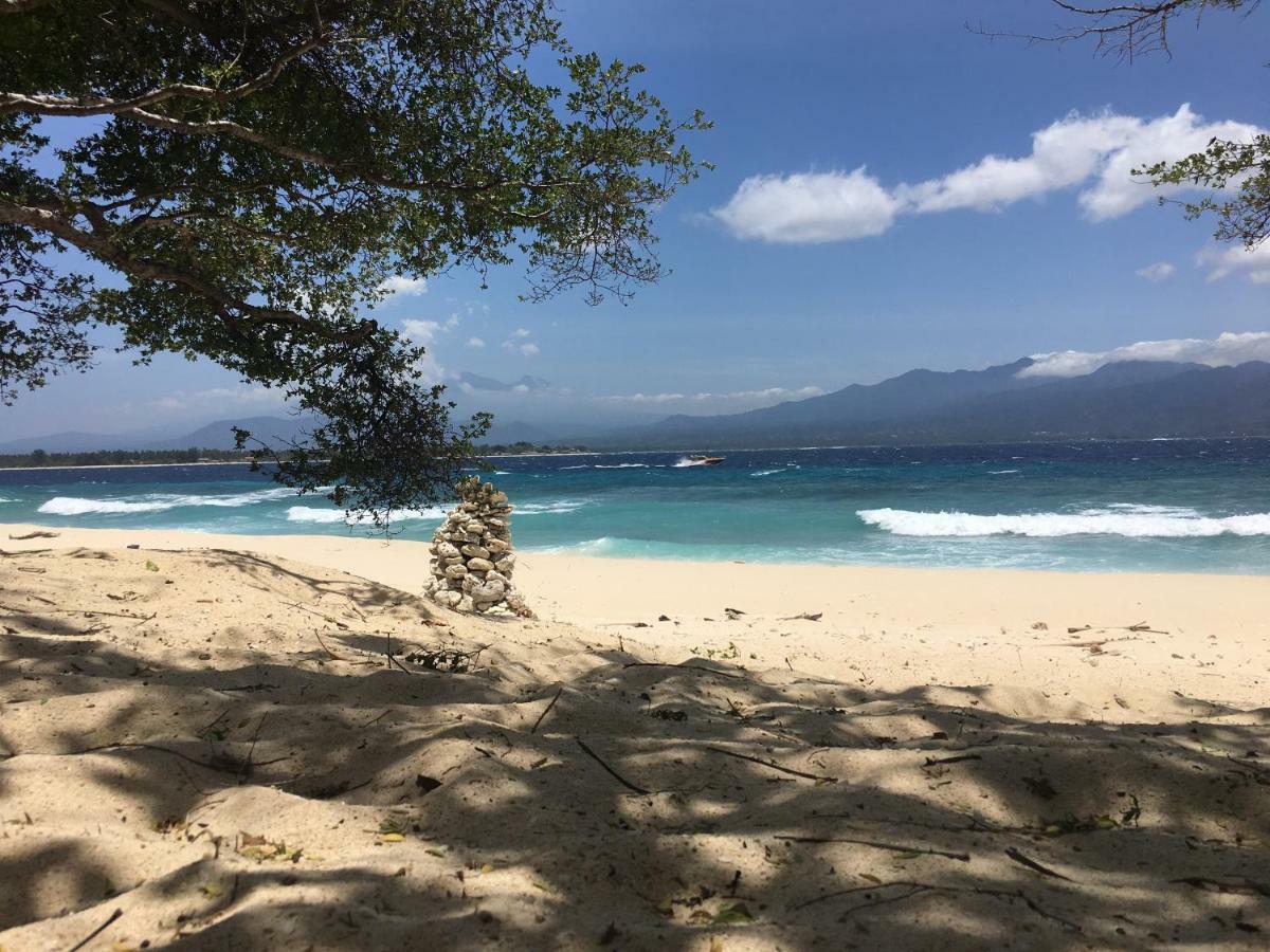 ビル マノ ビーチ バンガローズ ギリ島 エクステリア 写真